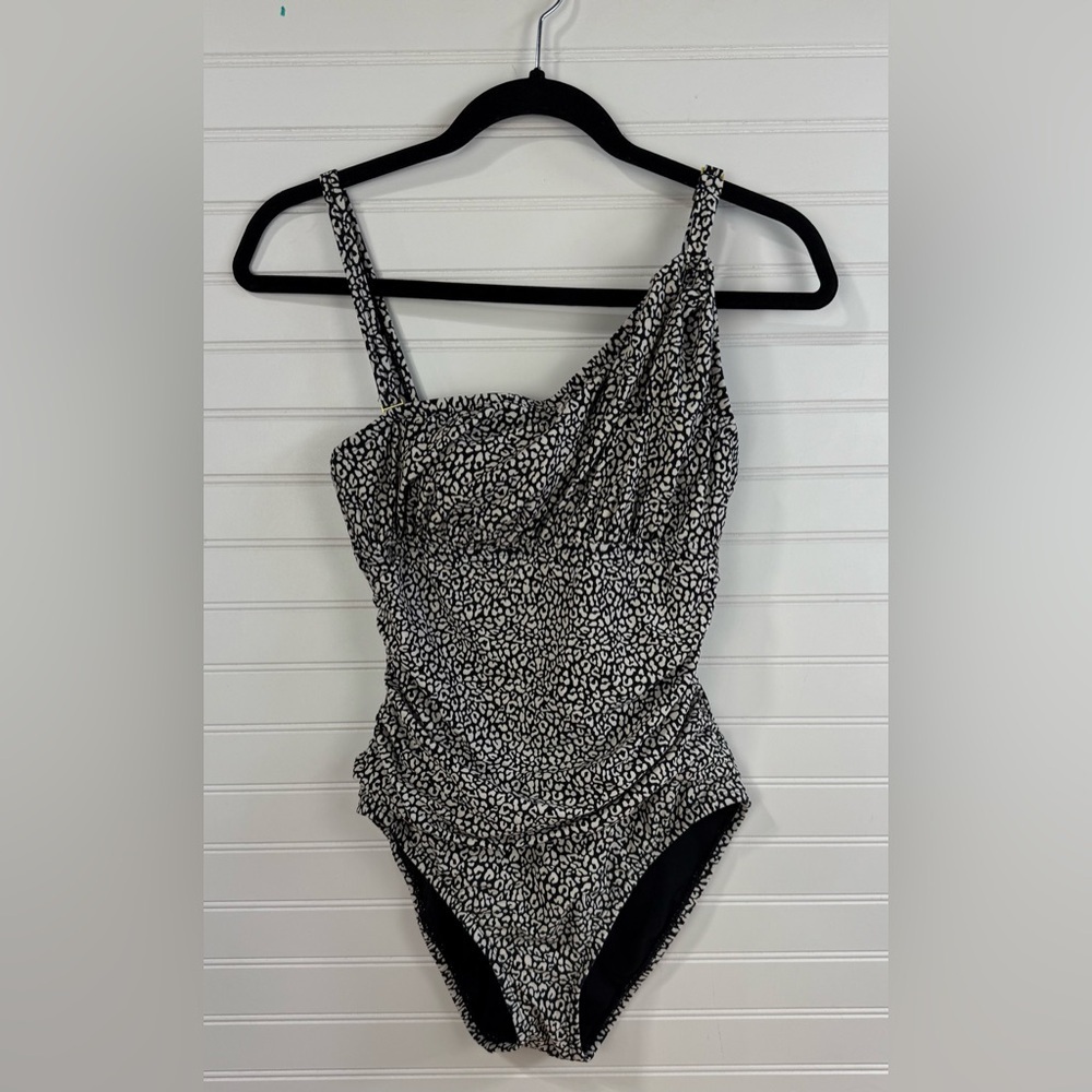 Bleu Rod Beattie women’s black & white animal print one piece swimsuit. Size 8